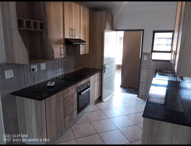 3 BEDROOM TOWNHOUSE FOR SALE IN RAVENSWOOD